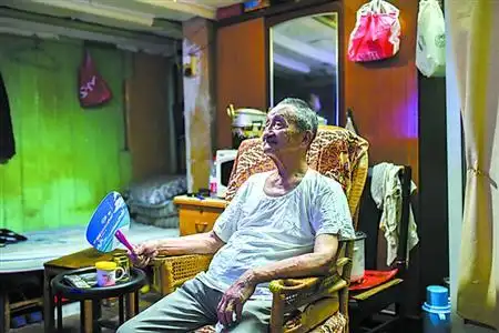 90 岁高龄股民汪存春股龄超长，炒股全凭感觉心态超棒