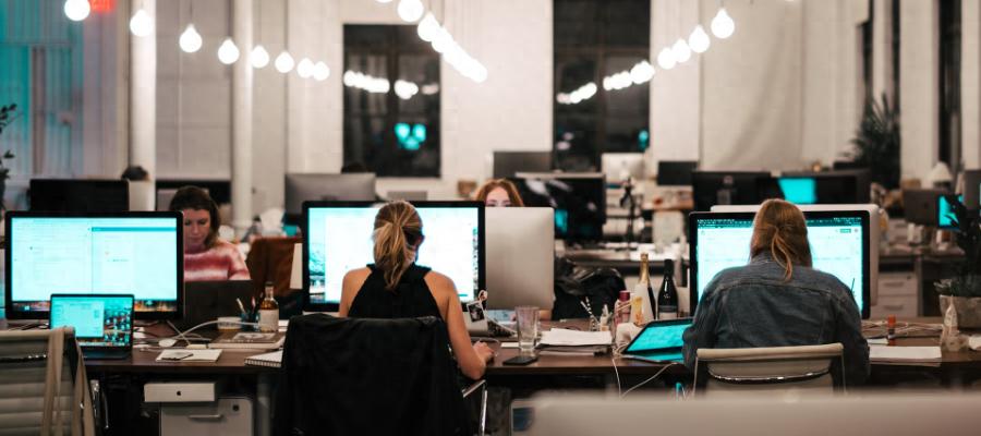 创业公司如何打好烂牌？产品杠杆三大法则：减法战略、精准执行、数据驱动