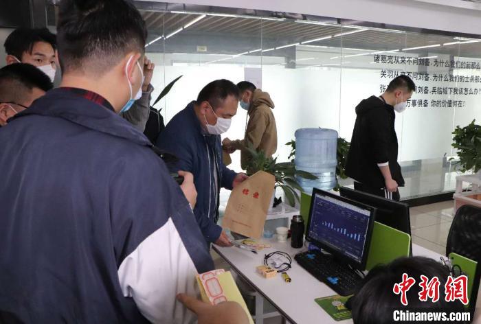 杭州警方打击股票诈骗团伙_杭州配资公司_股票诈骗平台揭秘